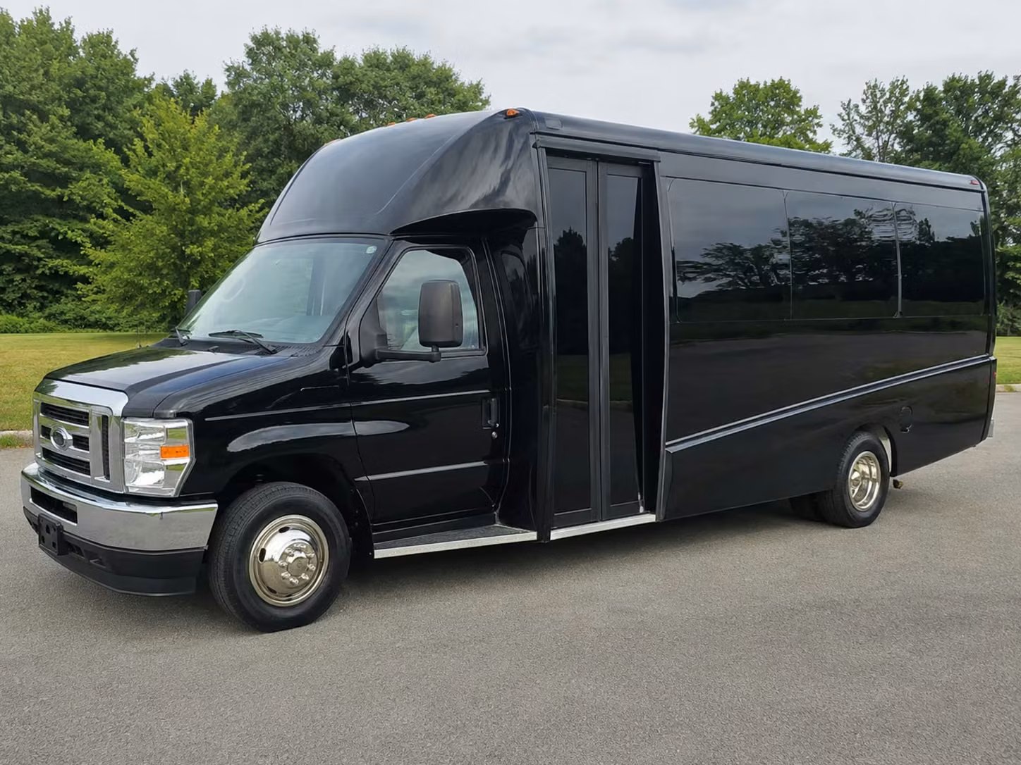 minibus rentals for salem prom groups of every size