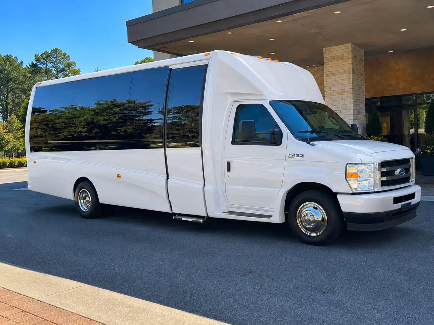 salem 15 passenger minibus rental